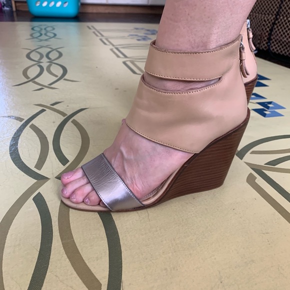 KDB Wedge Heels - Picture 7 of 7